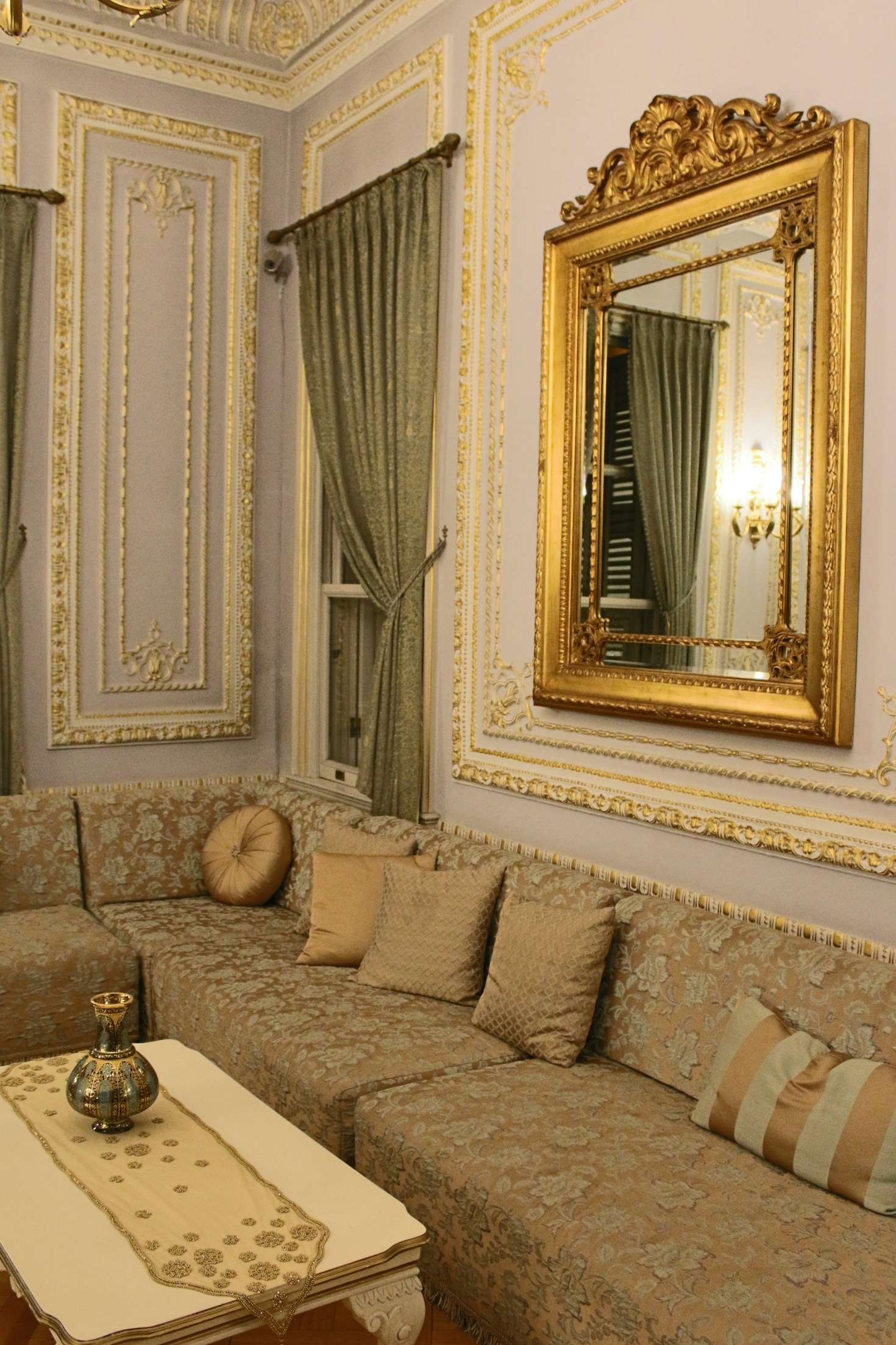 How to Blend Old-World Elegance with Modern Living