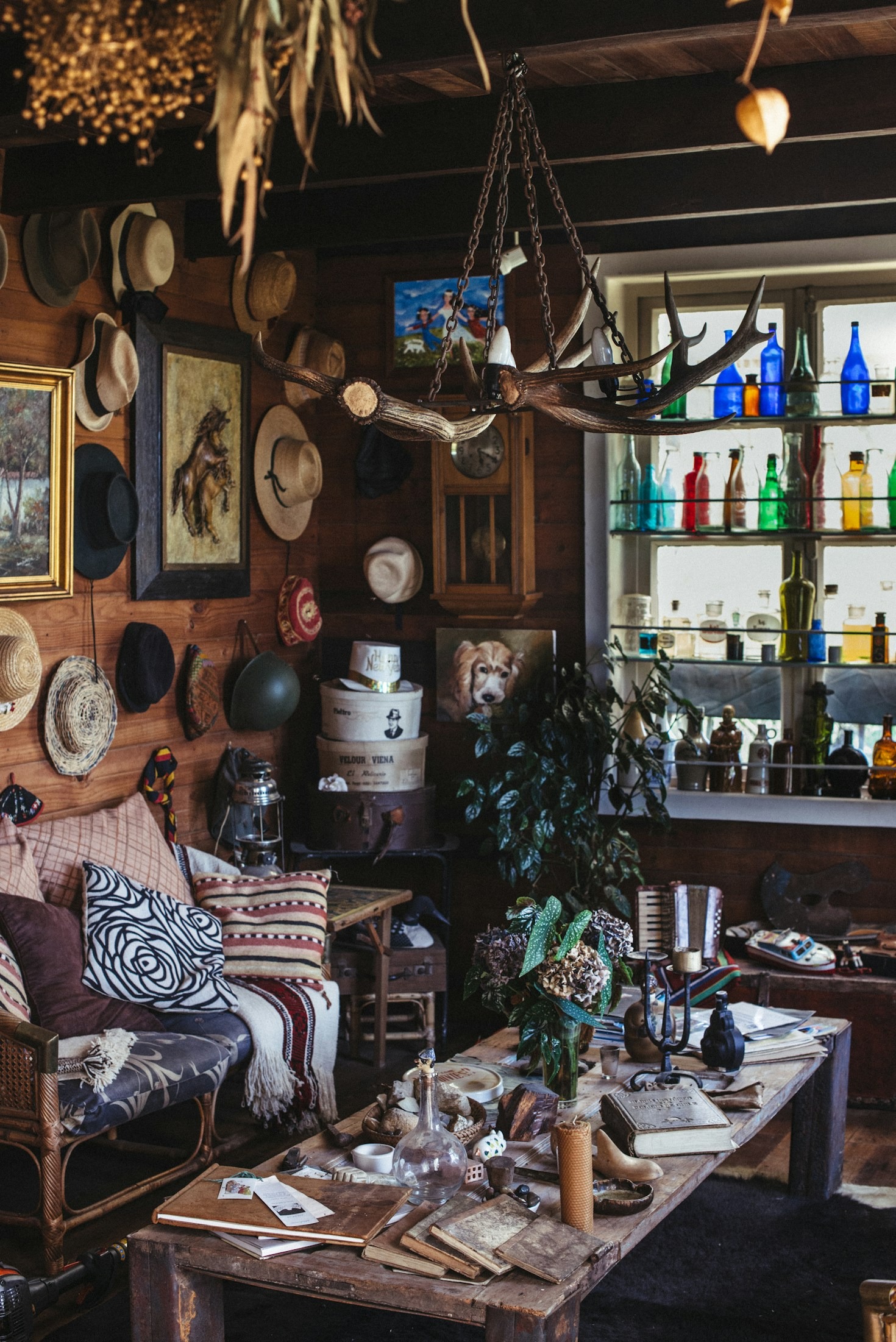 Rustic Vintage Accents: Creating a Warm and Welcoming Space